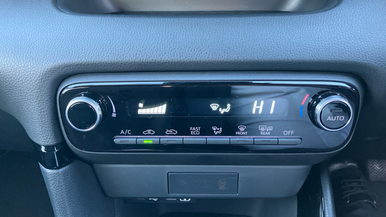 Toyota Yaris 1.5 Hybrid Design 5dr CVT Hybrid Hatchback